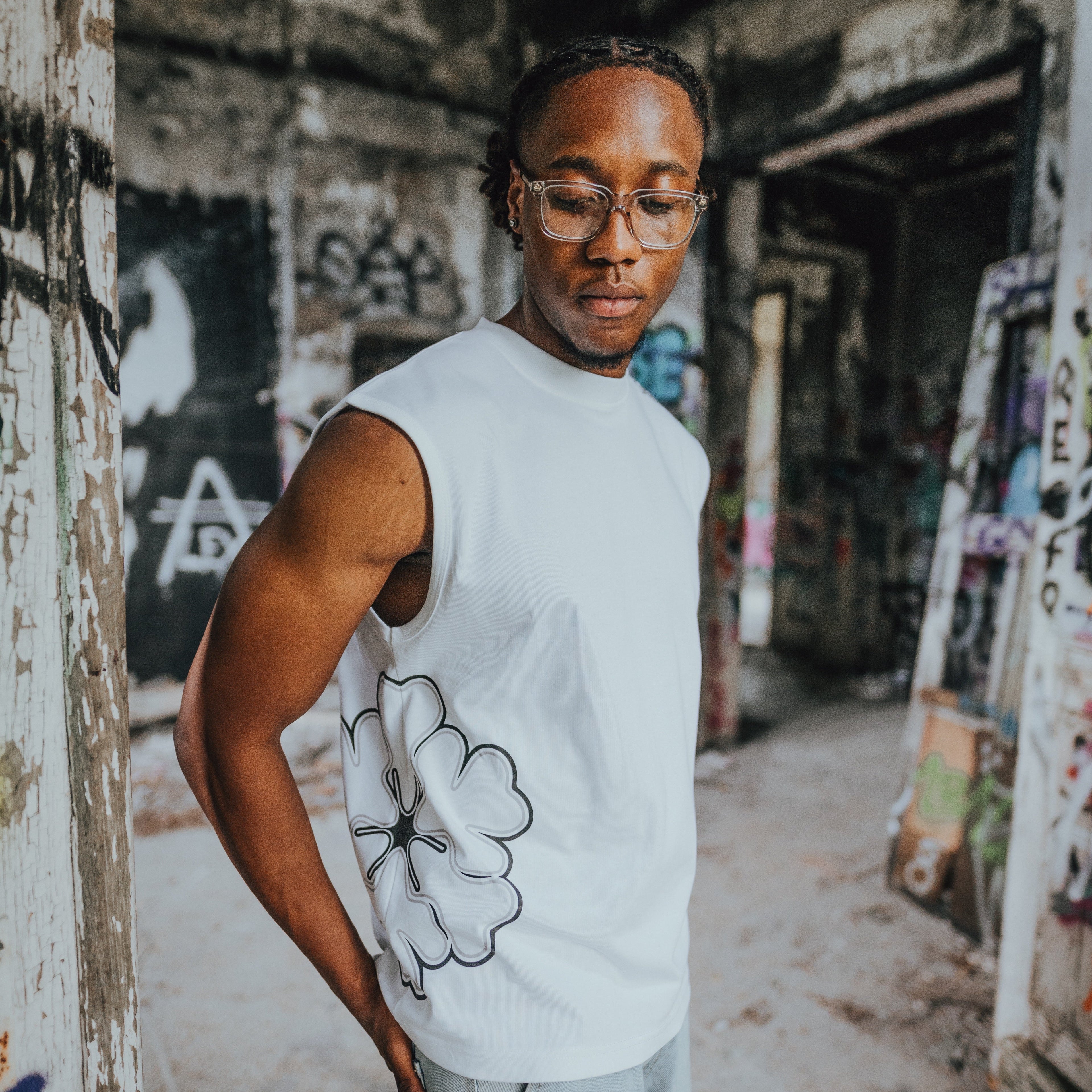 SLEEVELESS TEE - BLACK FLOWER